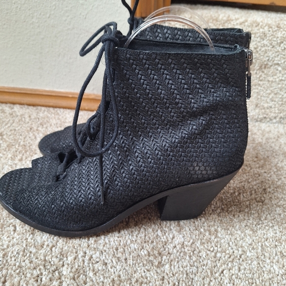 Eileen Fisher Black Slew Suede Lace Up Peep Toe Zip Back Bootie Womens Size 8 - Picture 2 of 8